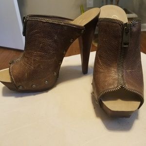 Jessica Simpson high heels